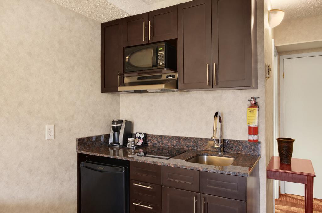 Travelodge By Wyndham Lloydminster Exteriér fotografie